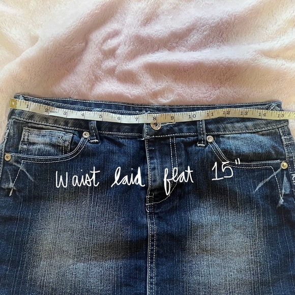 Y2k MiniSkirt with contrats white stitching 🧵 - Picture 5 of 6